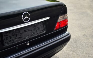 Mercedes-Benz-500E-6.0-AMG-1993-25