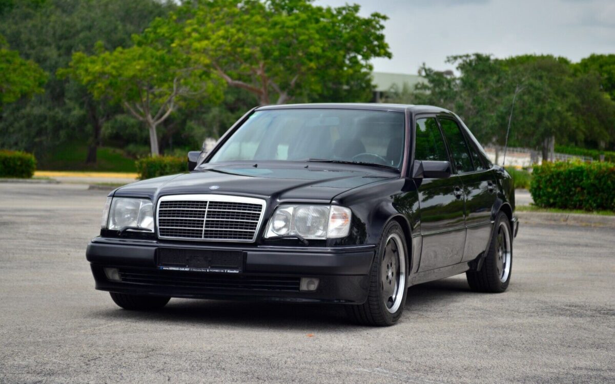 Mercedes-Benz-500E-6.0-AMG-1993-4