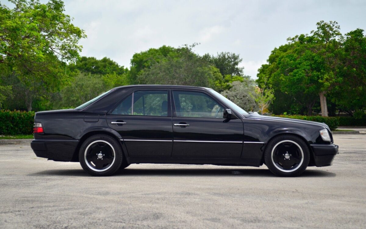 Mercedes-Benz-500E-6.0-AMG-1993-7