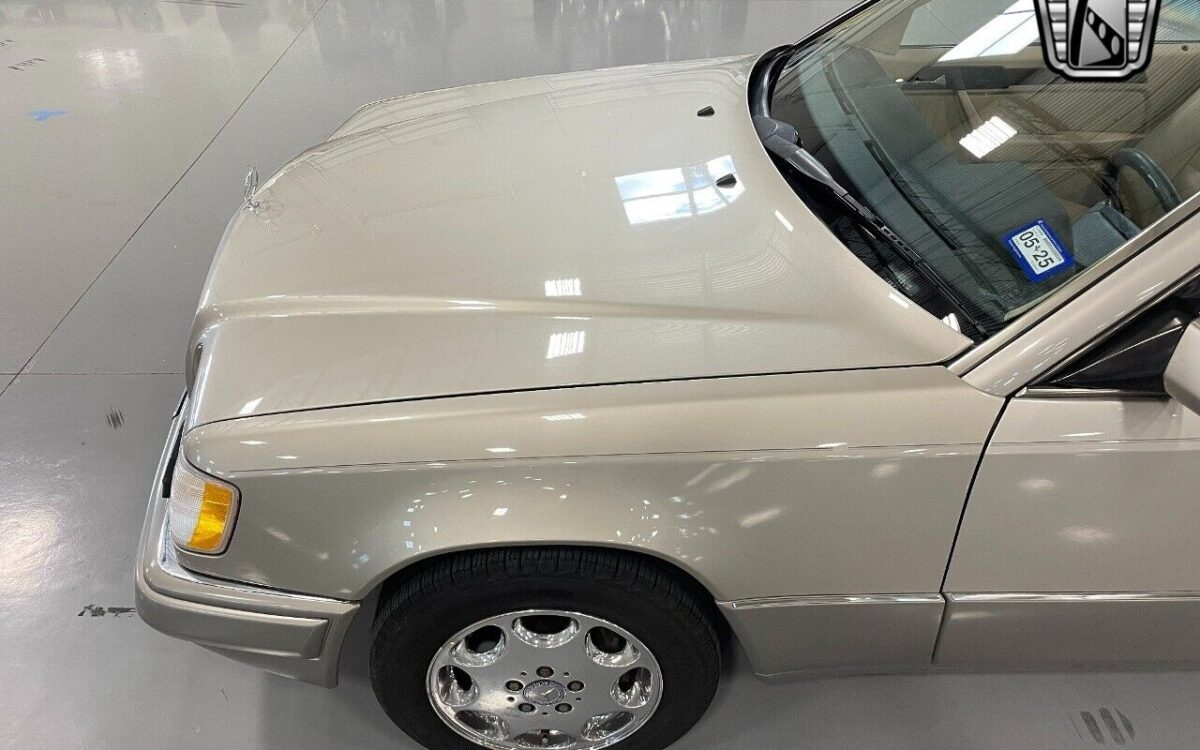 Mercedes-Benz-E-Class-Cabriolet-1994-6