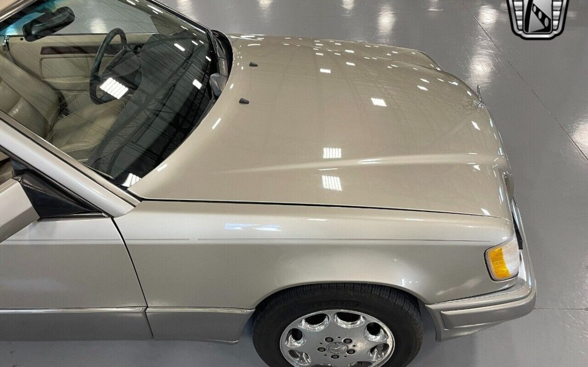 Mercedes-Benz-E-Class-Cabriolet-1994-7