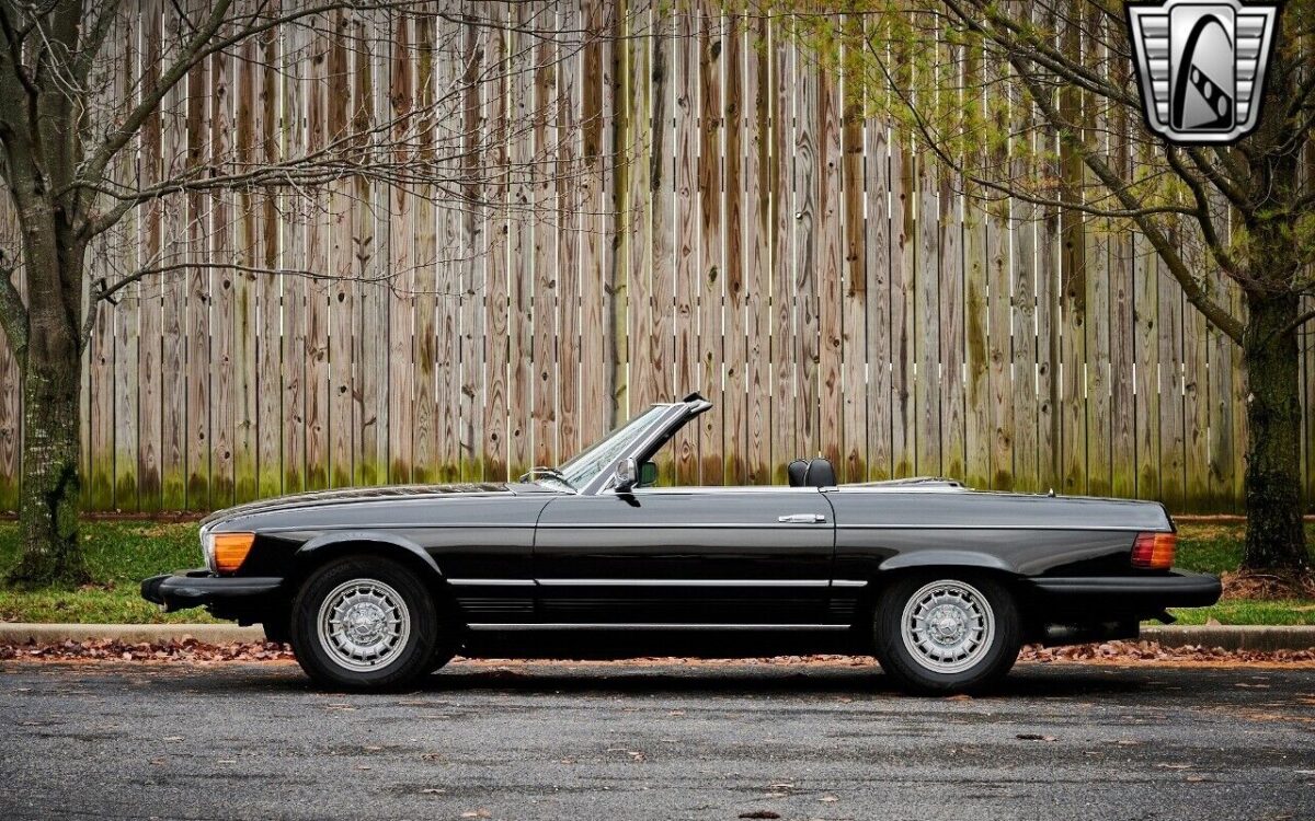 Mercedes-Benz-SL-Class-1977-3