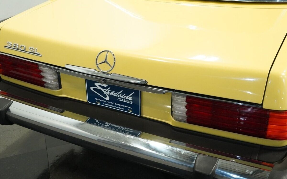Mercedes-Benz-SL-Class-Cabriolet-1982-23