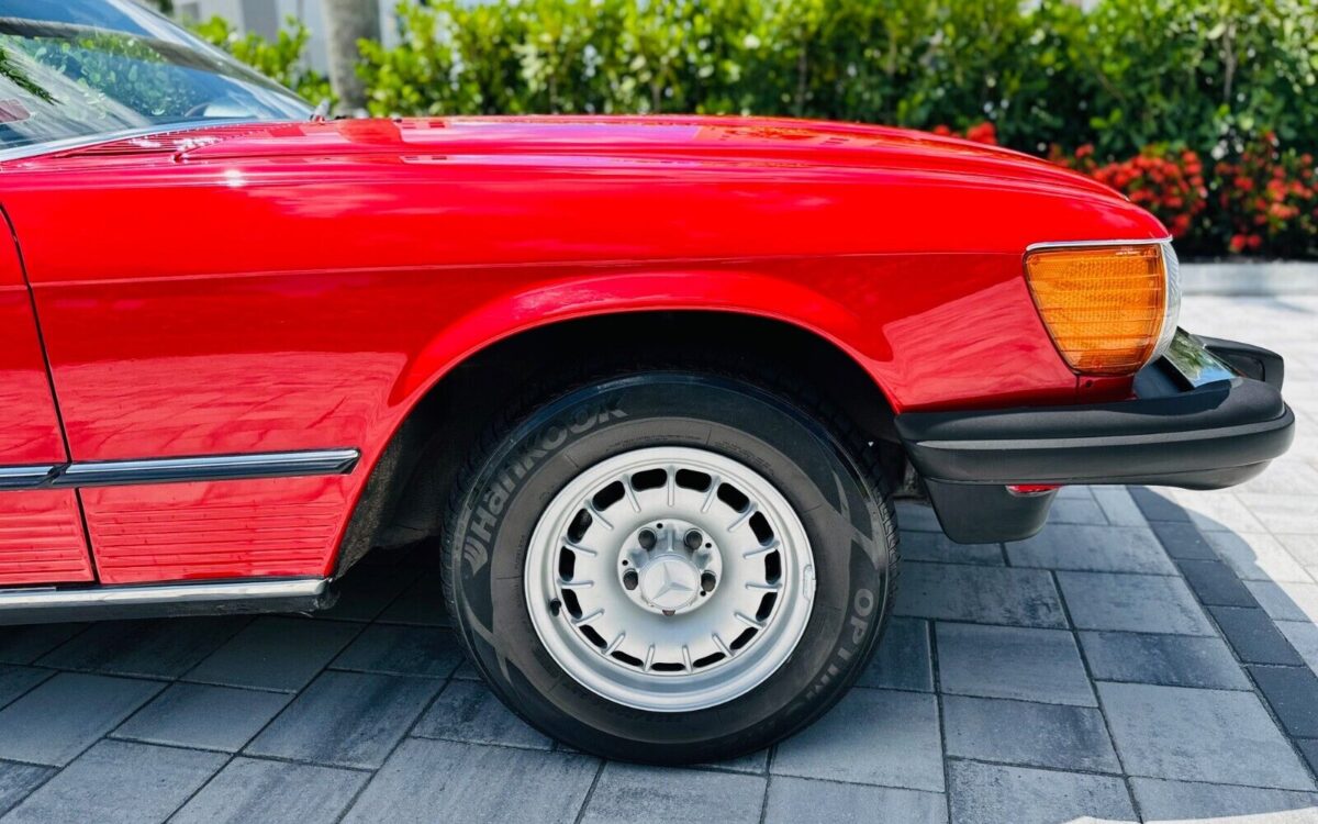 Mercedes-Benz-SL-Class-Cabriolet-1984-29