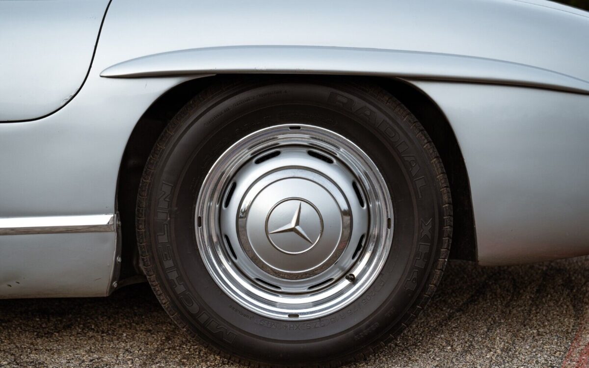 Mercedes-Benz-SL-Class-Coupe-1956-35