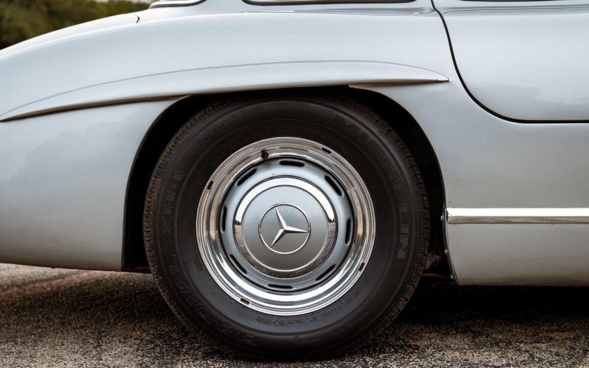 Mercedes-Benz-SL-Class-Coupe-1956-37