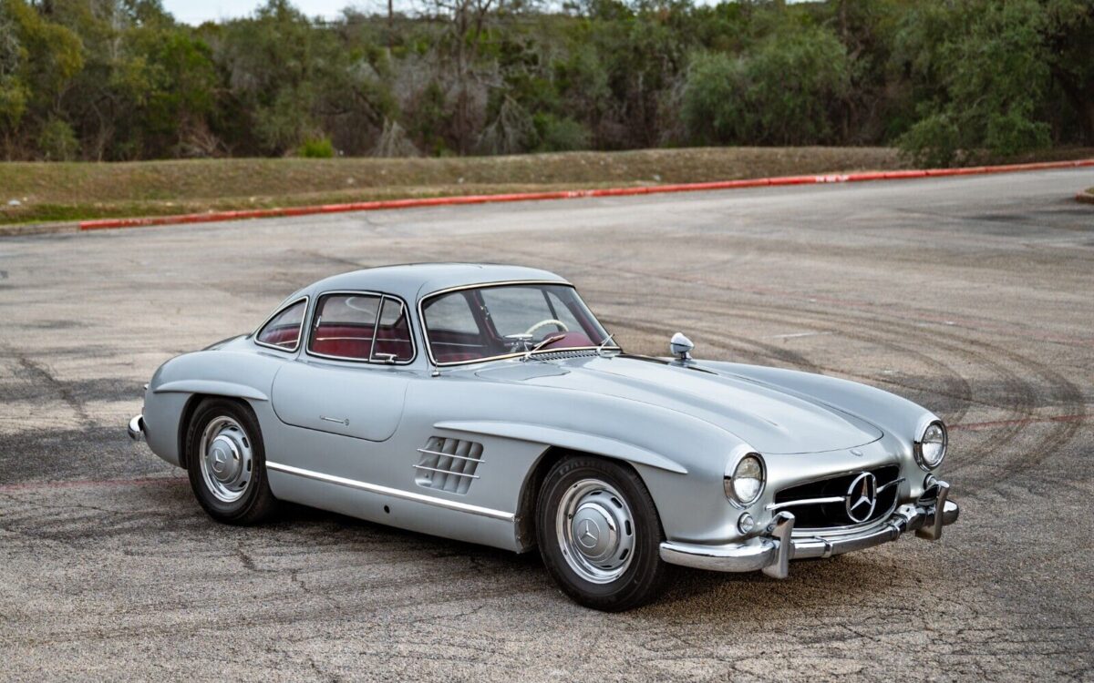 Mercedes-Benz-SL-Class-Coupe-1956-39