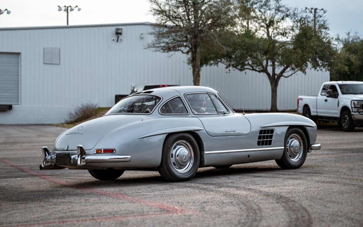 Mercedes-Benz-SL-Class-Coupe-1956-4