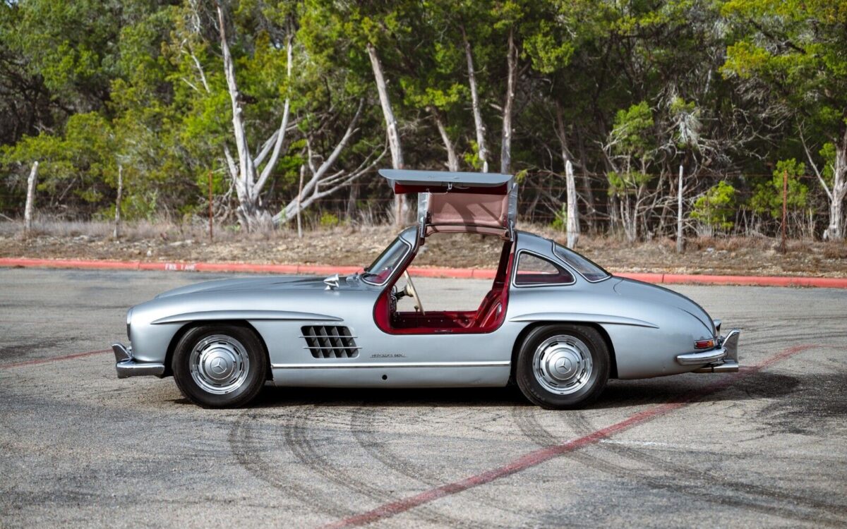 Mercedes-Benz-SL-Class-Coupe-1956-9