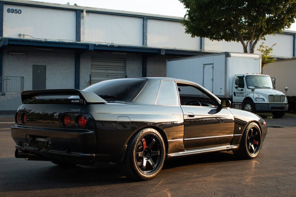Nissan-Skyline-GT-R-Coupe-1990-3