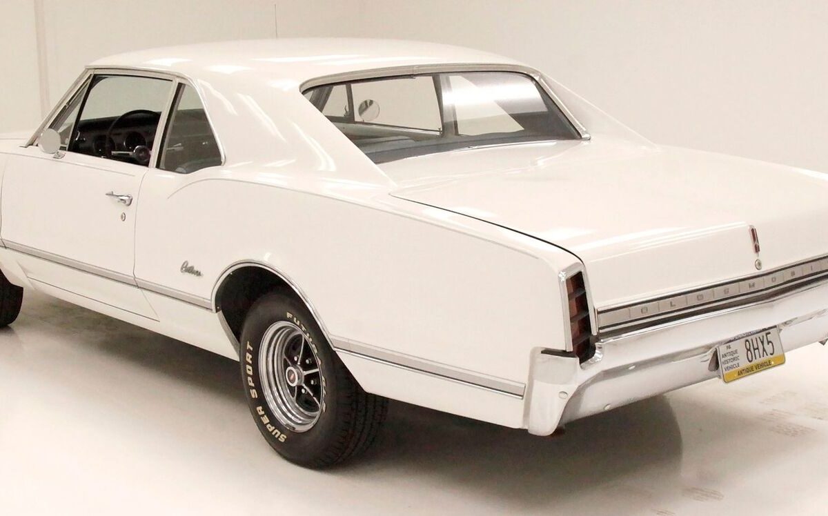 Oldsmobile-Cutlass-Coupe-1966-3