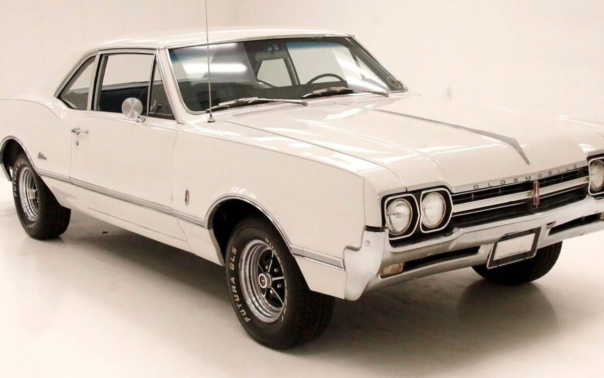 Oldsmobile-Cutlass-Coupe-1966-6