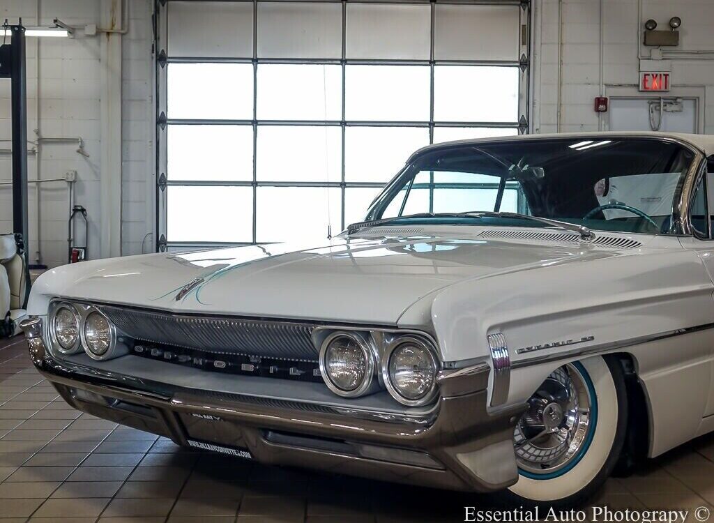 Oldsmobile-Eighty-Eight-Coupe-1961-3