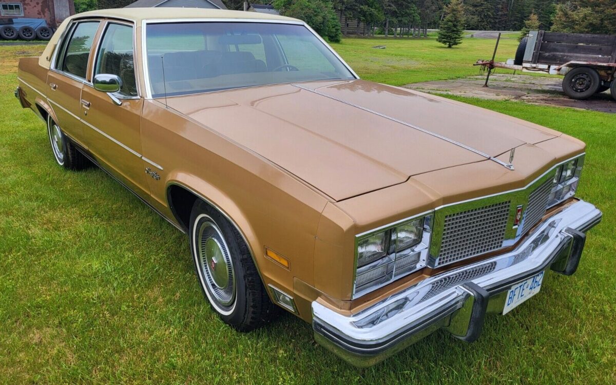 Oldsmobile Ninety-Eight Berline 1977