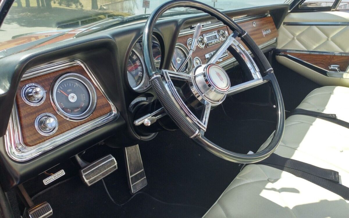 Oldsmobile-Ninety-Eight-Cabriolet-1966-10