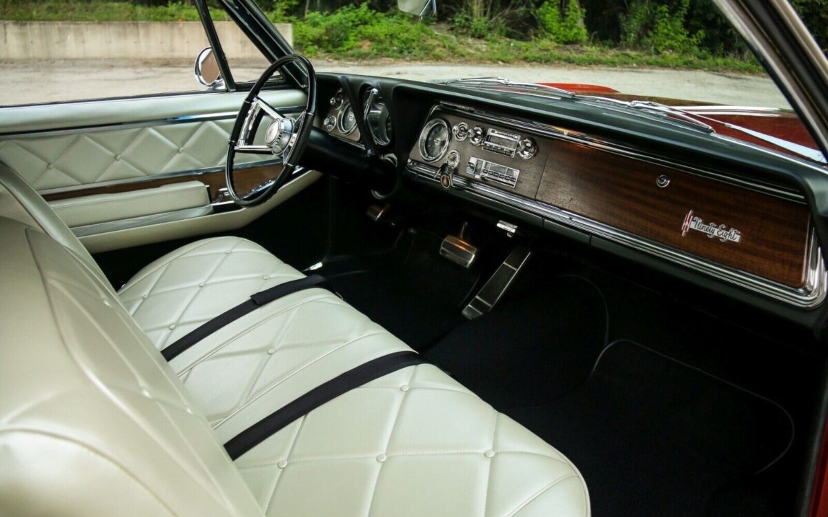 Oldsmobile-Ninety-Eight-Cabriolet-1966-12