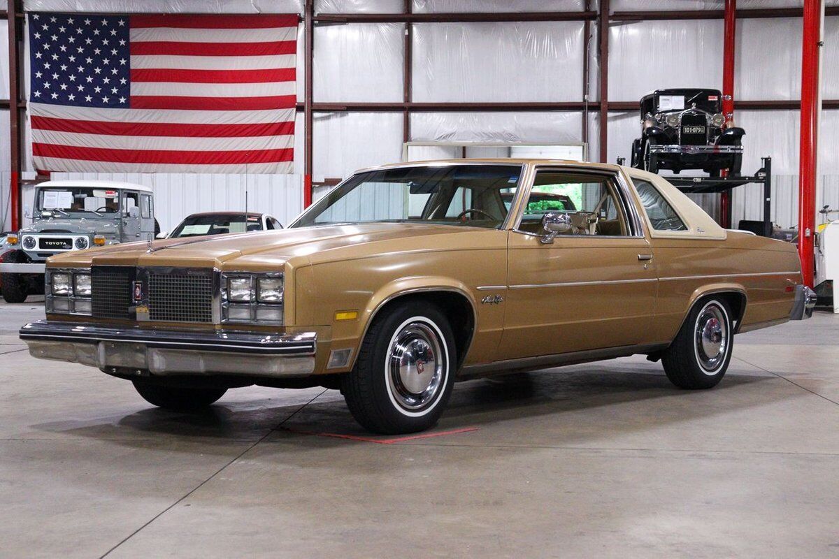 Oldsmobile Ninety-Eight Coupe 1977 à vendre