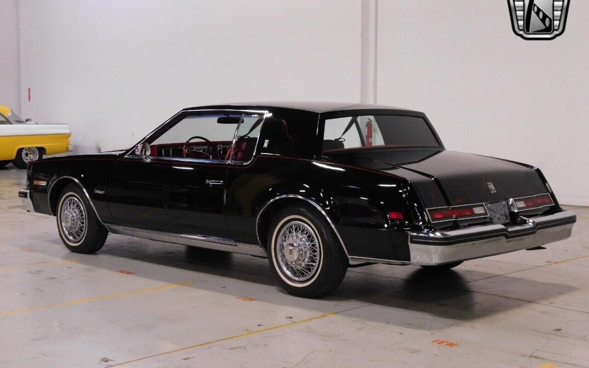 Oldsmobile-Toronado-1979-3