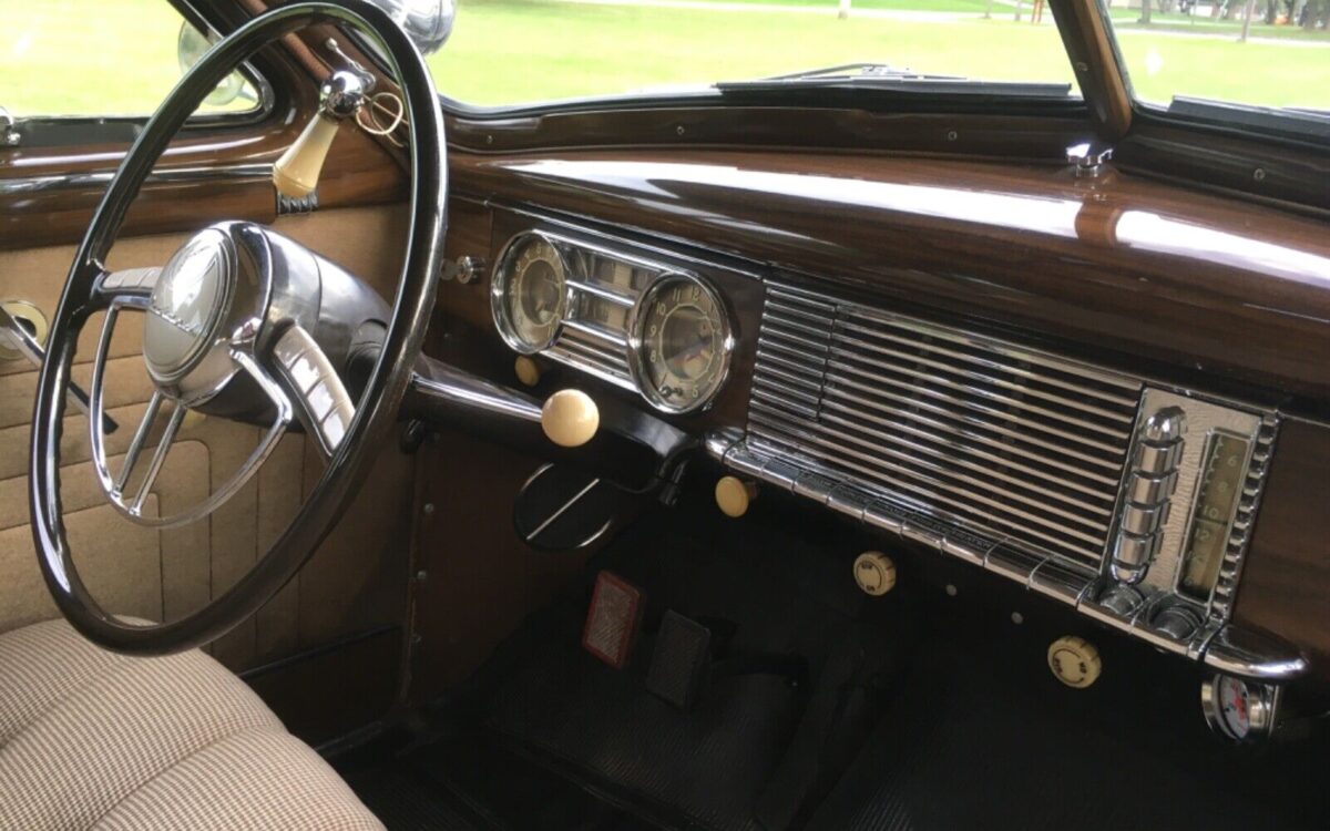 Packard-Deluxe-Berline-1948-15