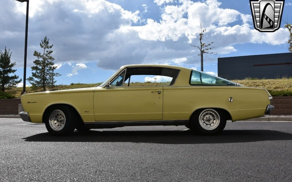 Plymouth-Barracuda-1966-3