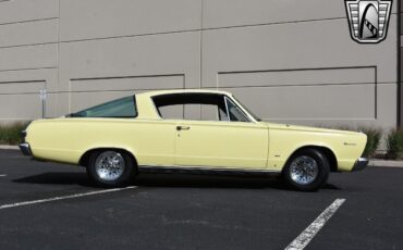 Plymouth-Barracuda-1966-7