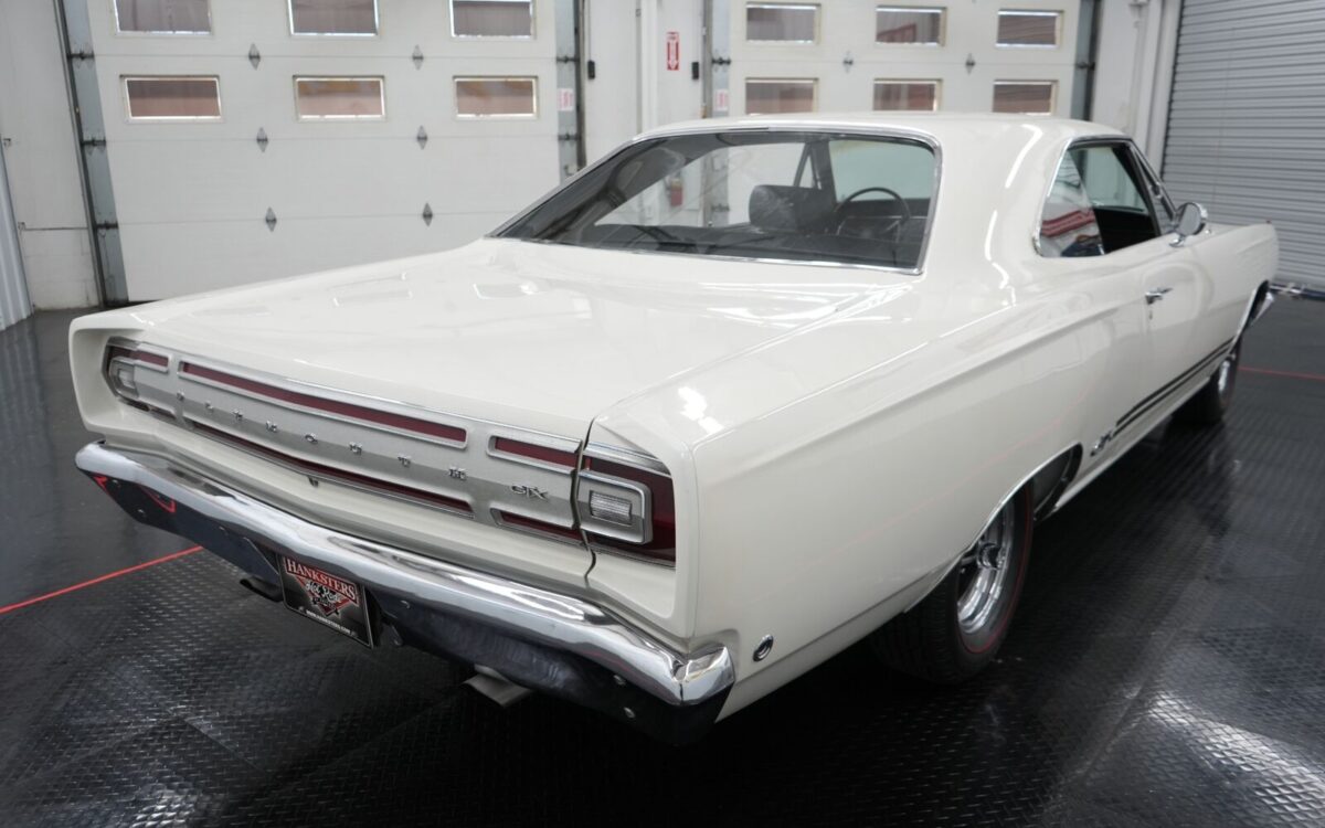 Plymouth-GTX-1968-5