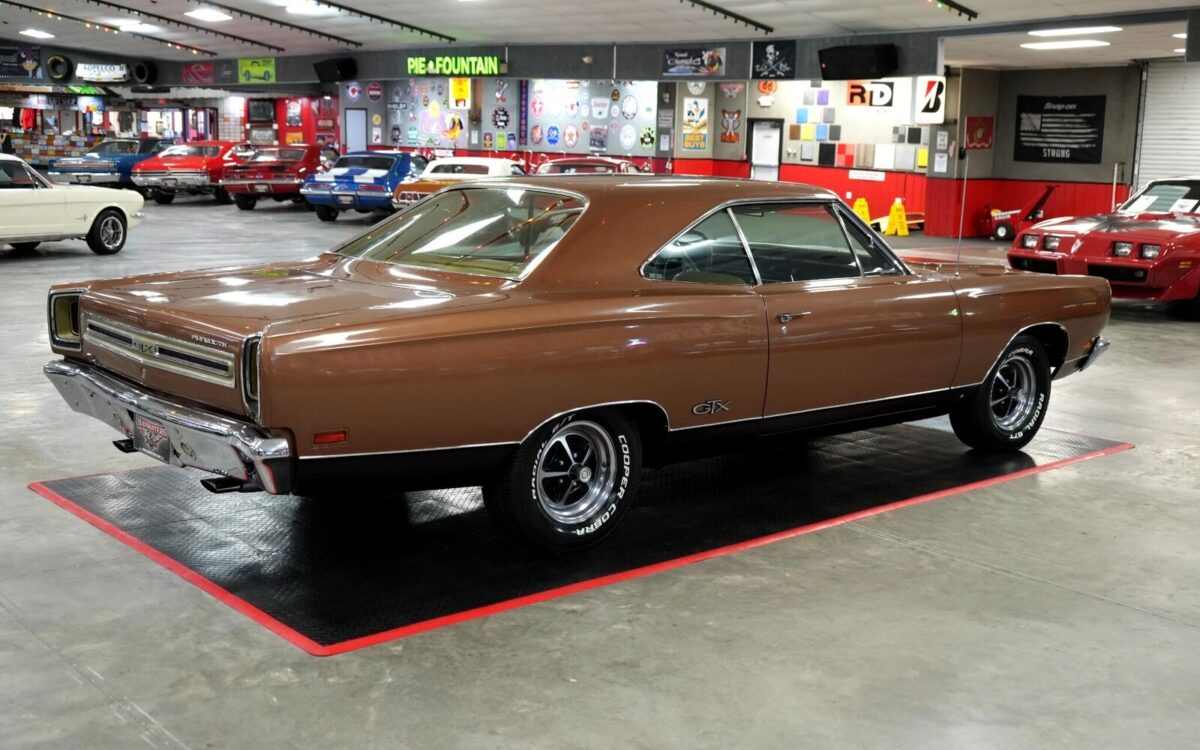 Plymouth-GTX-1969-5