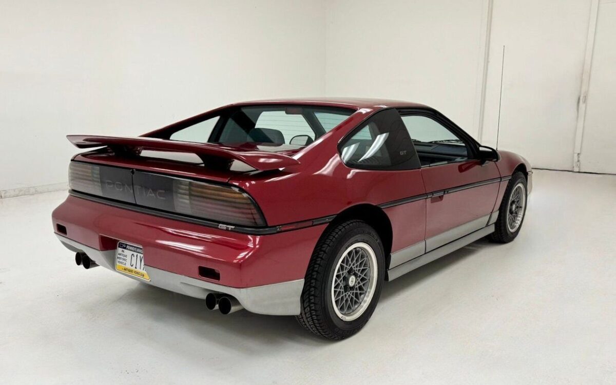 Pontiac-Fiero-Coupe-1987-4