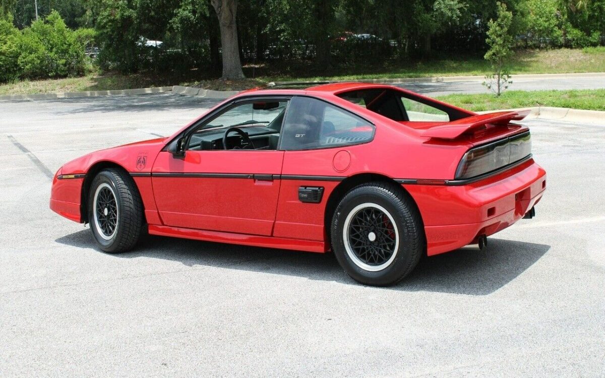 Pontiac-Fiero-Coupe-1988-5