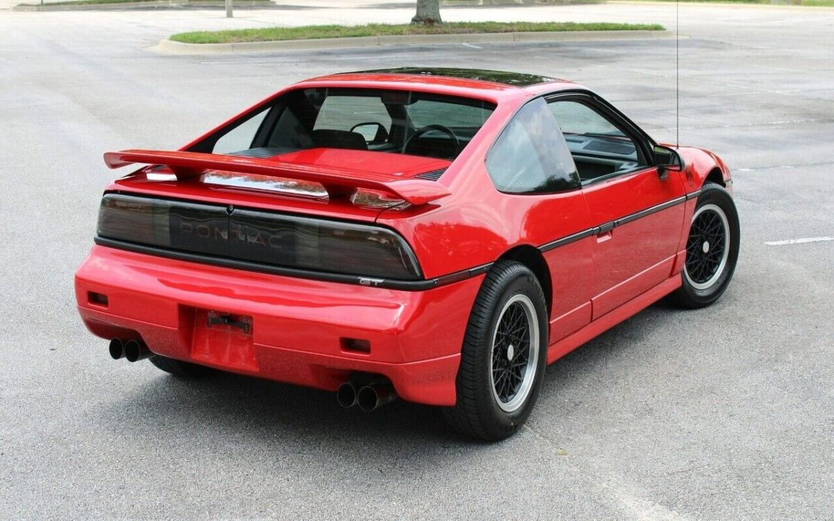Pontiac-Fiero-Coupe-1988-7