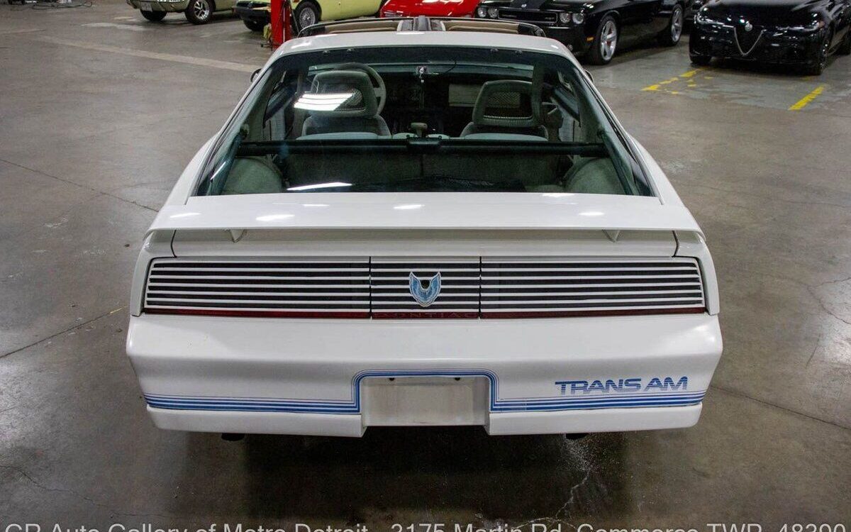 Pontiac-Firebird-1984-3