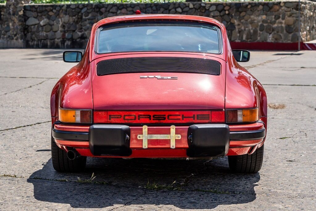 Porsche-911-Coupe-1983-6