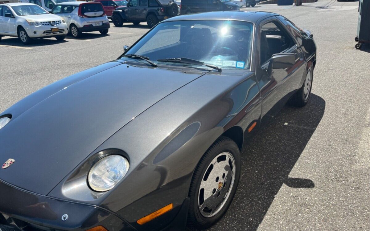 Porsche-928-Coupe-1980-2