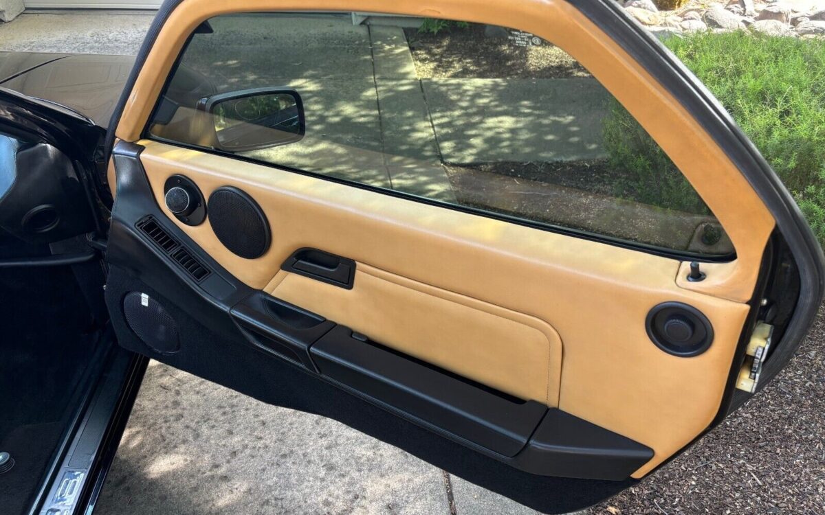 Porsche-928-Coupe-1985-10