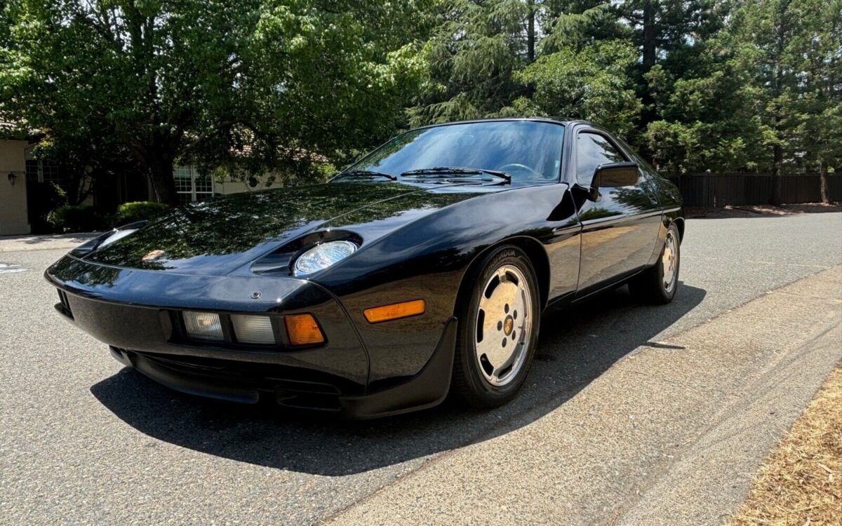 Porsche-928-Coupe-1985-2