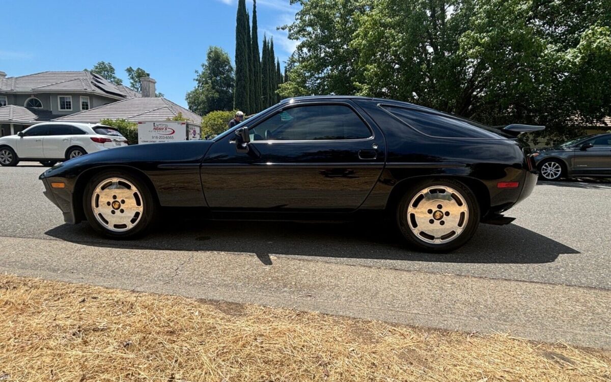 Porsche-928-Coupe-1985-4