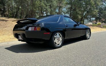 Porsche-928-Coupe-1985-5