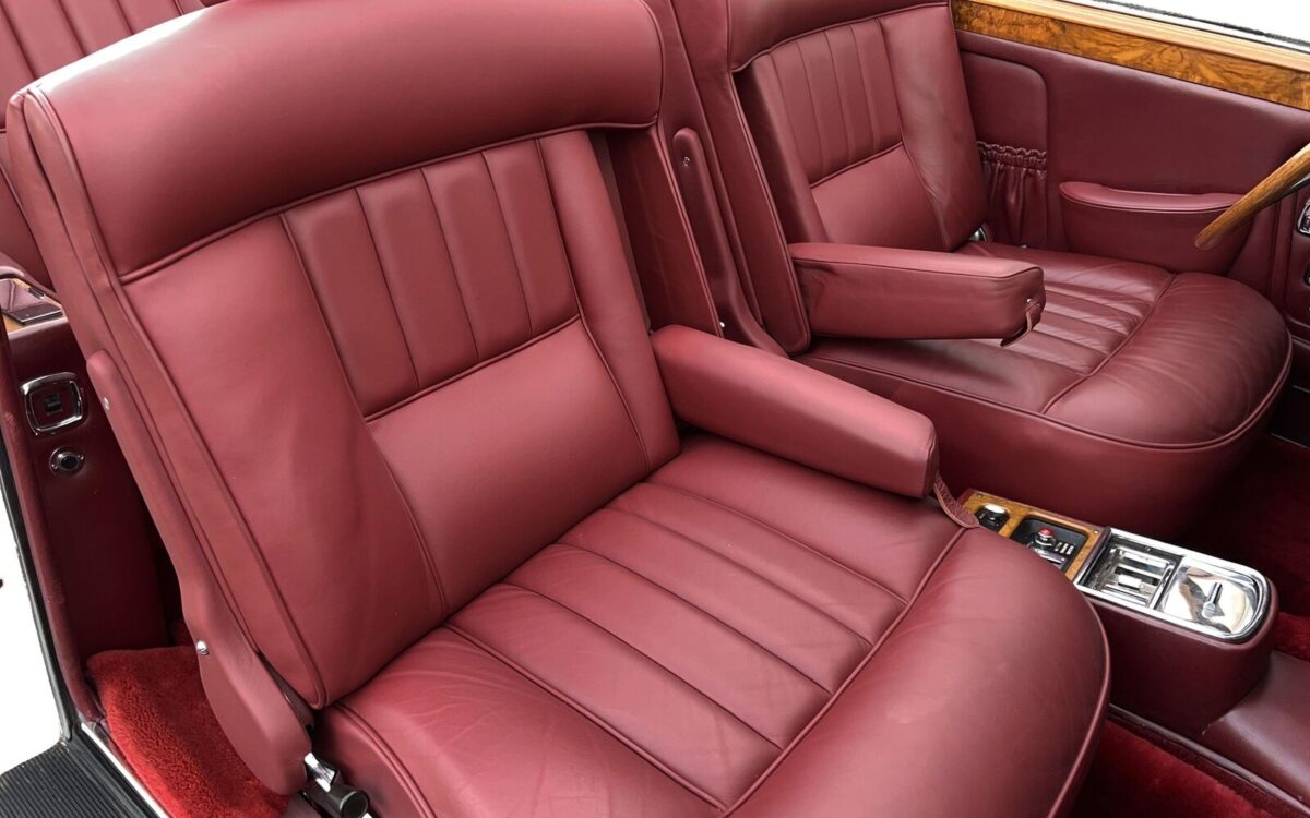 Rolls-Royce-Corniche-1971-32