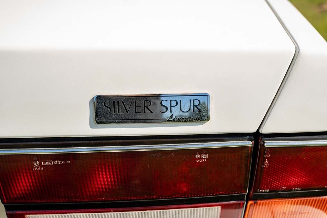 Rolls-Royce-Silver-SpiritSpurDawn-1985-22