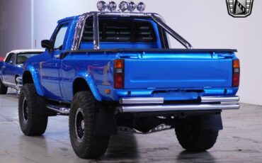 Toyota-Hilux-1980-3