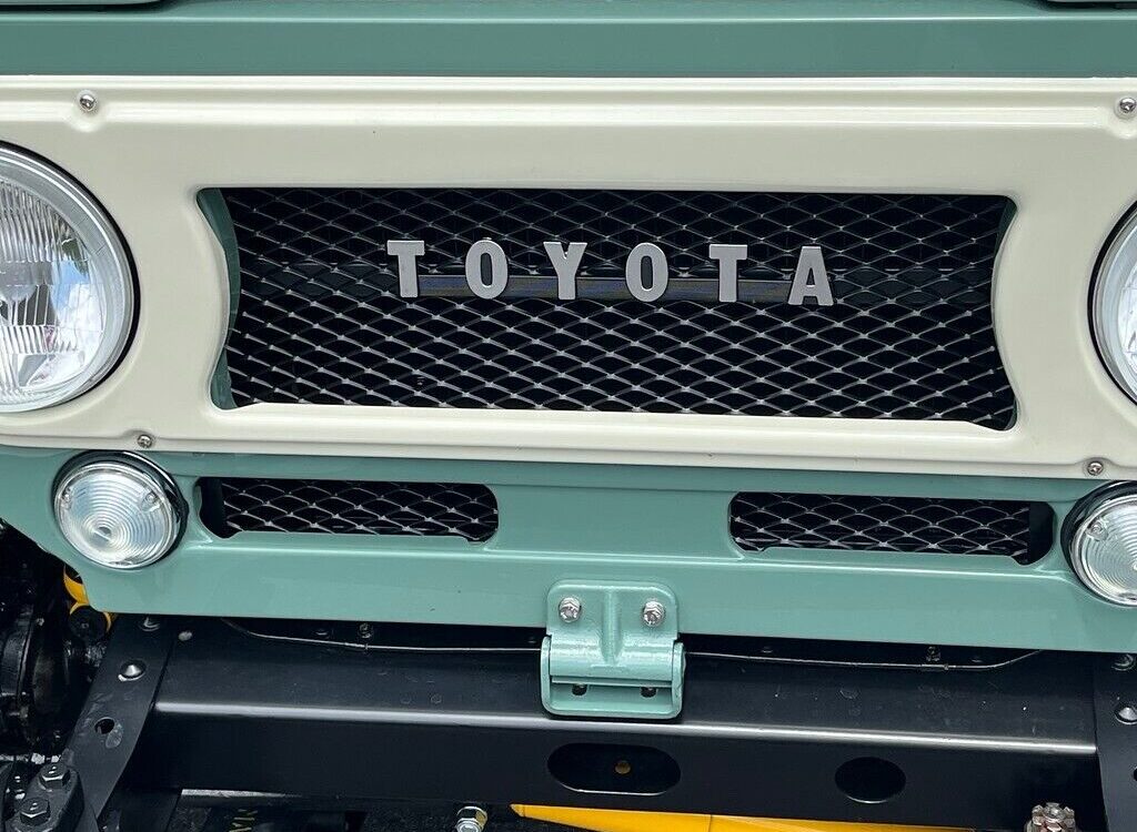 Toyota-Land-Cruiser-1965-12