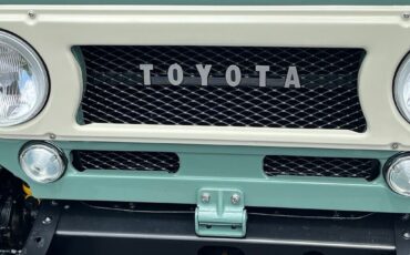Toyota-Land-Cruiser-1965-12
