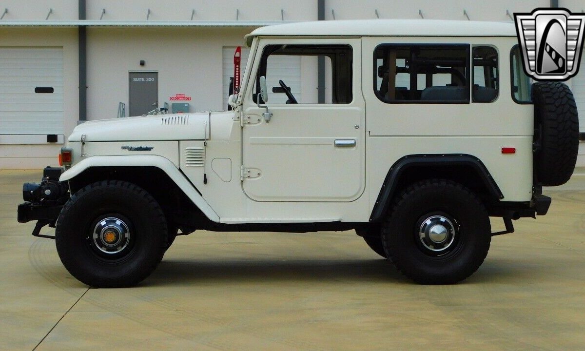 Toyota-Land-Cruiser-1977-4