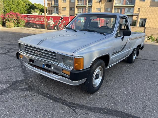 Toyota-Pickup-Pickup-1985-1