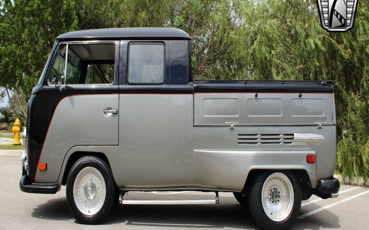 Volkswagen-BusVanagon-1970-5