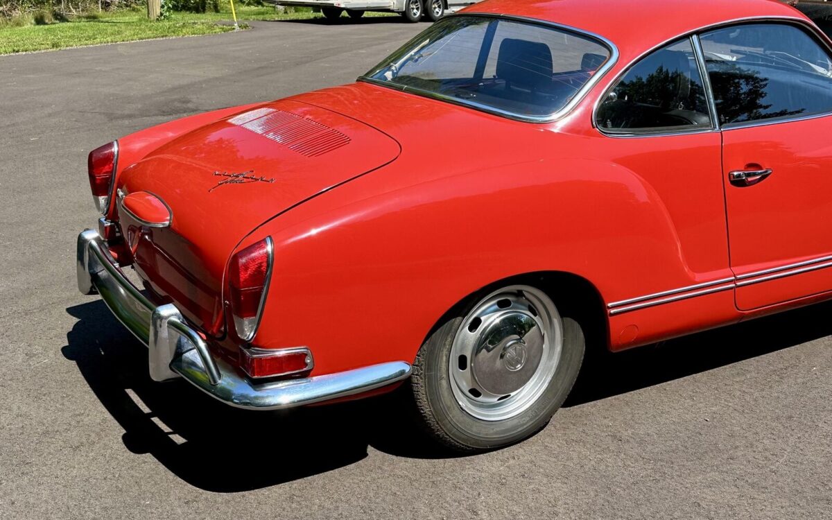 Volkswagen-Karmann-Ghia-1970-12