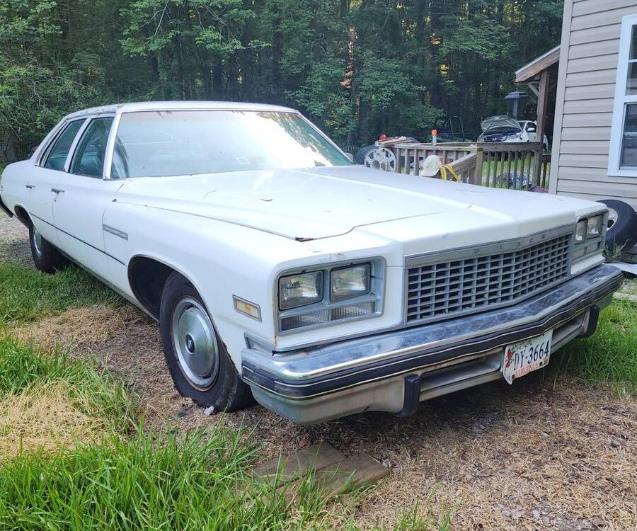 Buick-Lesabre-custom-1976