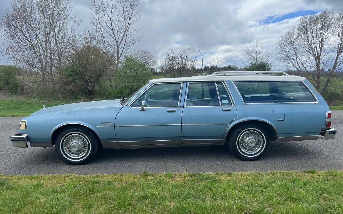 Buick-Lessabre-estate-wagon-1986