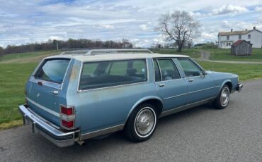 Buick-Lessabre-estate-wagon-1986-4