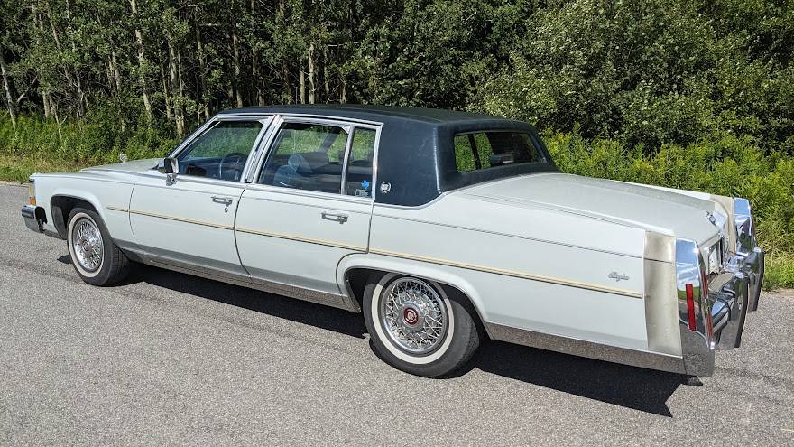 Cadillac-Brougham-1988-4